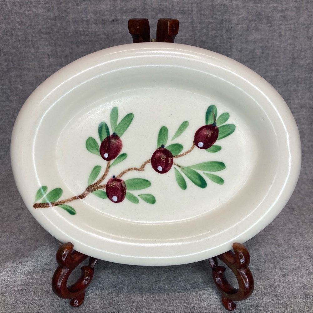 Emerson Creek Pottery Berries & Vine Oval Soap Dish Trinket Dish 2010 Bedford VA
